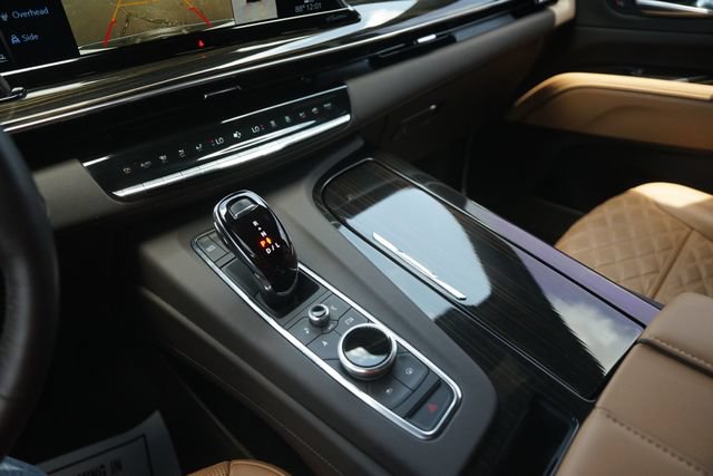 Used 2024 Cadillac Escalade ESV Premium Luxury w/ Performance Package AWD/4WD image 31