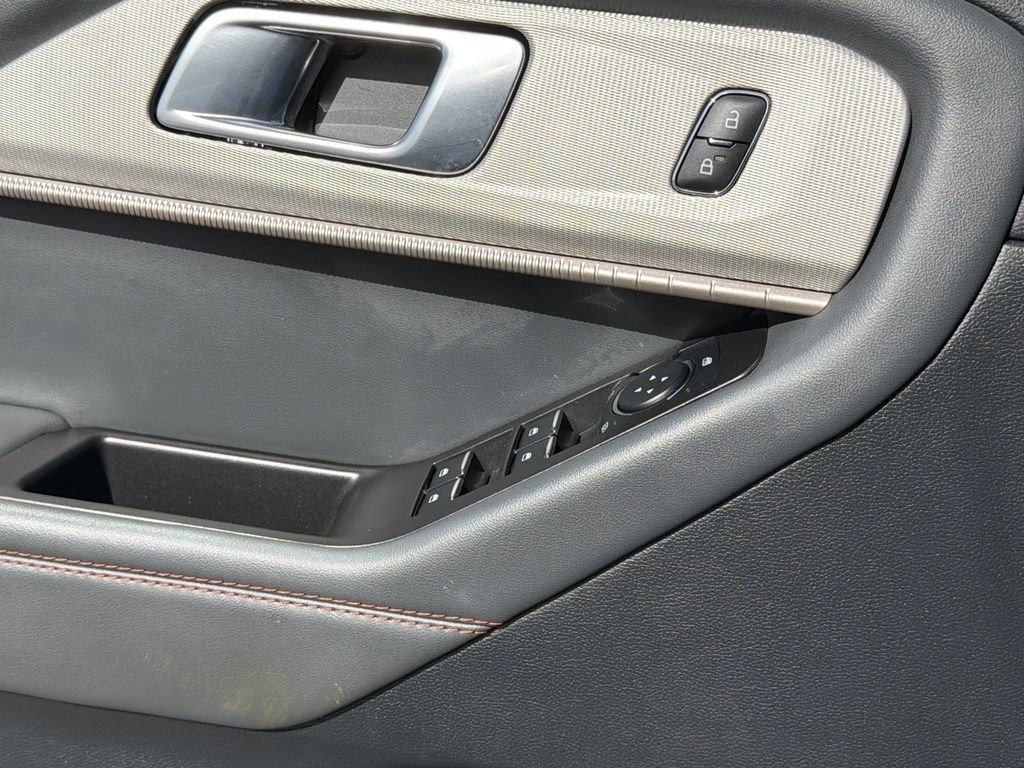 Certified 2025 Ford Explorer Active w/ Active Comfort Package image 22