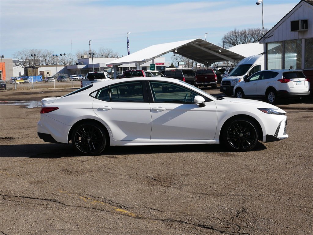 Used 2025 Toyota Camry SE image 2
