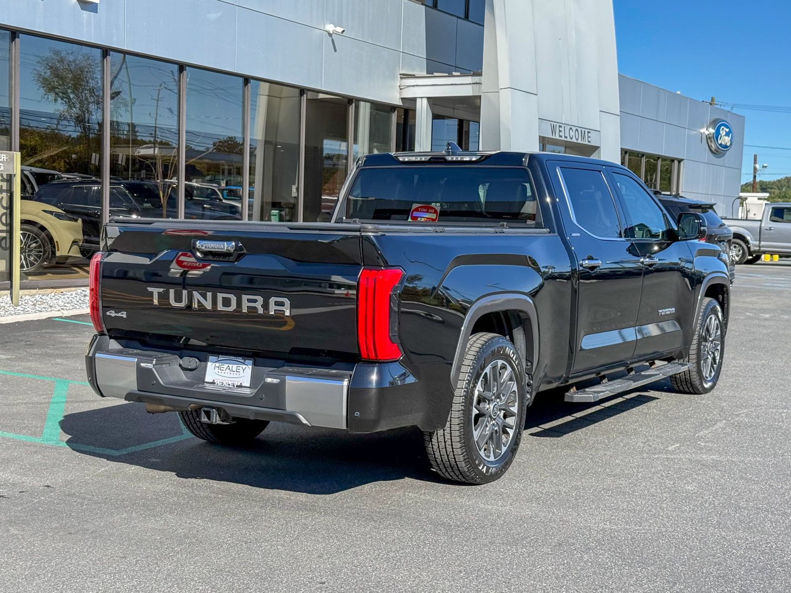 Used 2023 Toyota Tundra Limited w/ Power Package AWD/4WD image 7