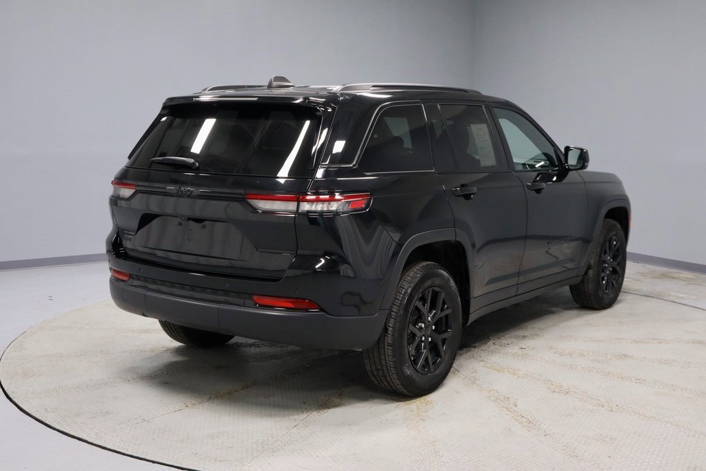 Used 2024 Jeep Grand Cherokee Altitude image 5
