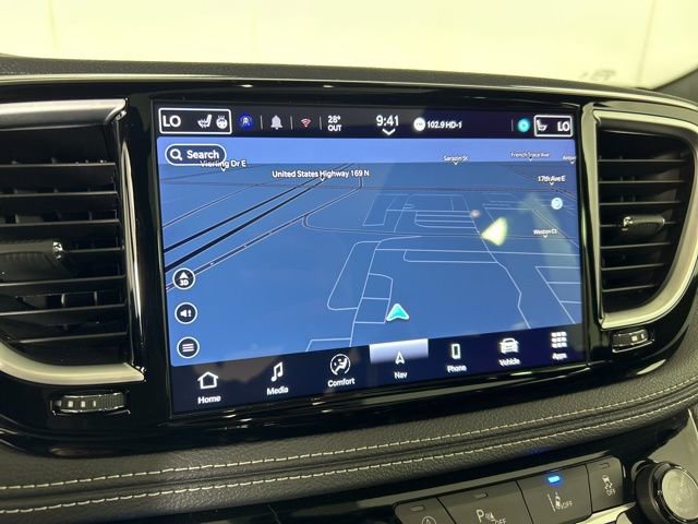 Used 2025 Chrysler Pacifica Limited FWD image 14