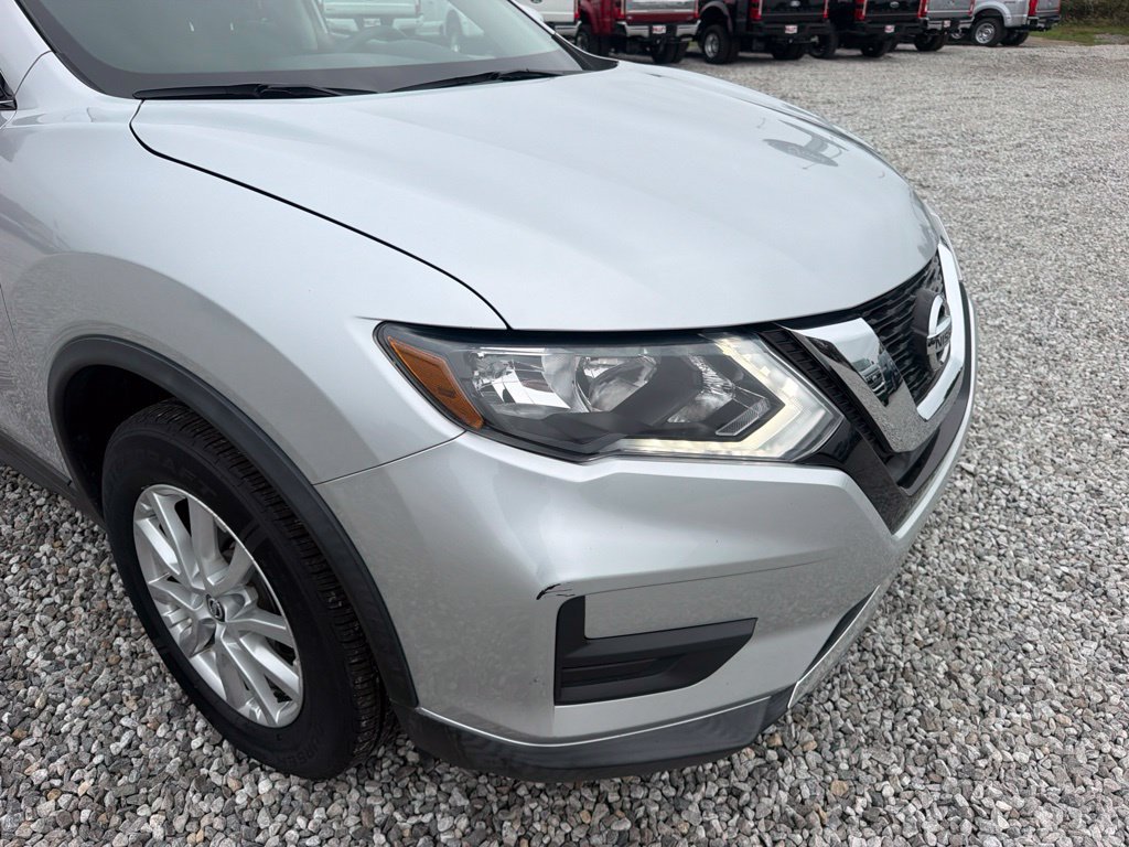 Used 2017 Nissan Rogue SV w/ SV Premium Package AWD/4WD image 12