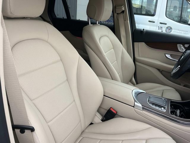 Used 2021 Mercedes-Benz GLC 300 GLC 300 image 27