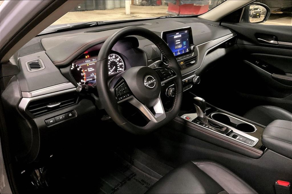 Used 2025 Nissan Altima 2.5 SR image 13