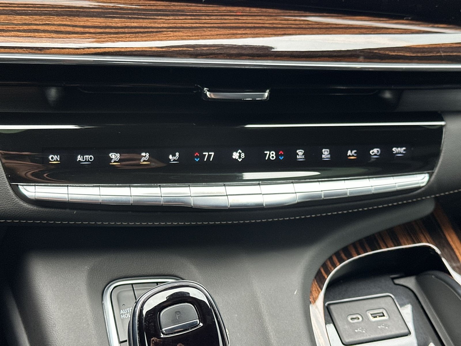 Used 2022 Cadillac Escalade Premium Luxury AWD/4WD image 22