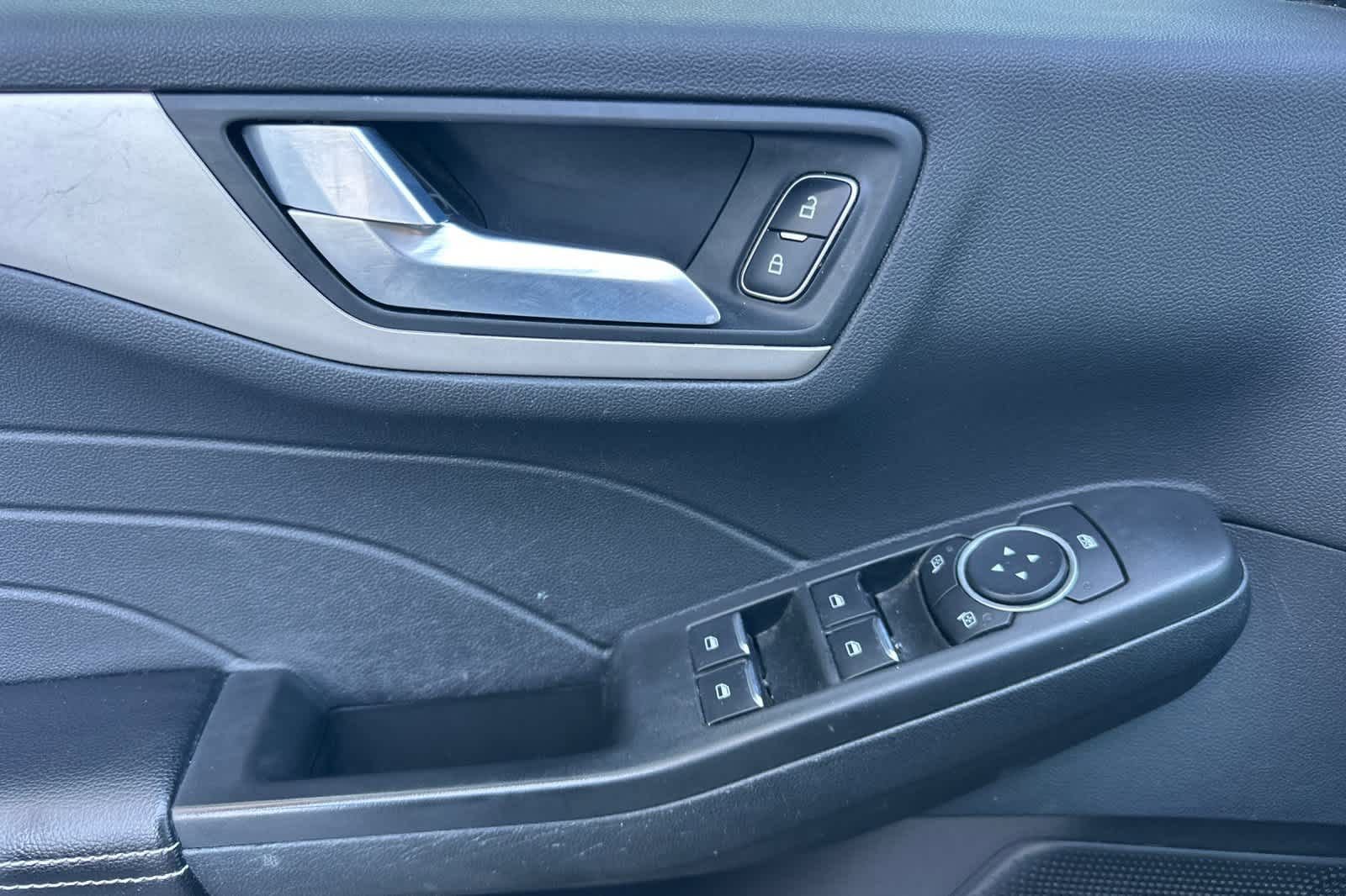 Certified 2021 Ford Escape SE w/ SE Sport Appearance Package FWD image 12