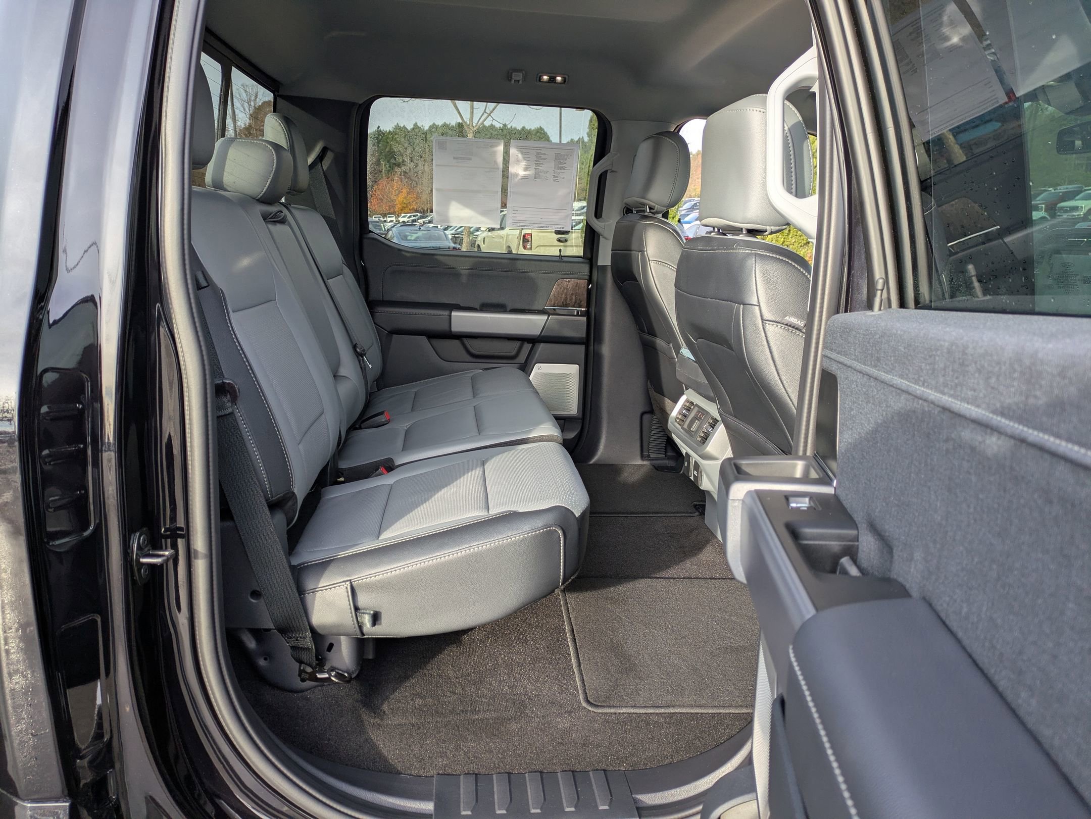 Certified 2022 Ford F150 Lariat w/ Equipment Group 502A High image 40