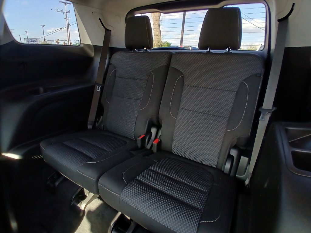 Used 2023 GMC Acadia SLE w/ Driver Convenience Package FWD image 25