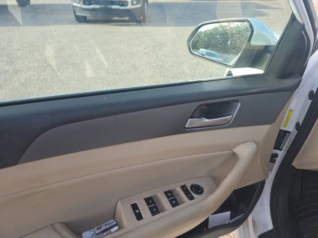Used 2019 Hyundai Sonata SEL w/ Tech Package 02 FWD image 9