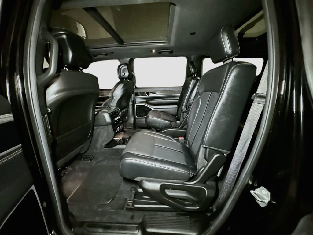 Used 2022 Jeep Wagoneer Series III w/ Premium Group I AWD/4WD image 33