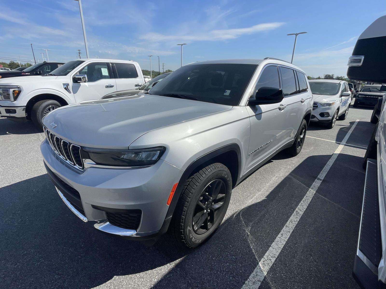 Used 2021 Jeep Grand Cherokee L Laredo w/ Luxury Tech Group I RWD image 7