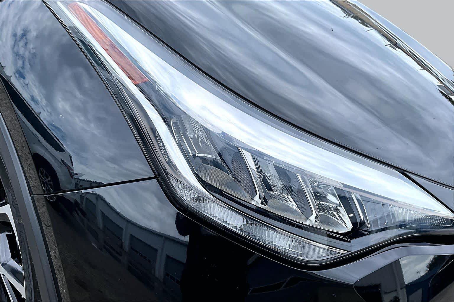 Used 2022 Toyota C-HR XLE FWD image 27