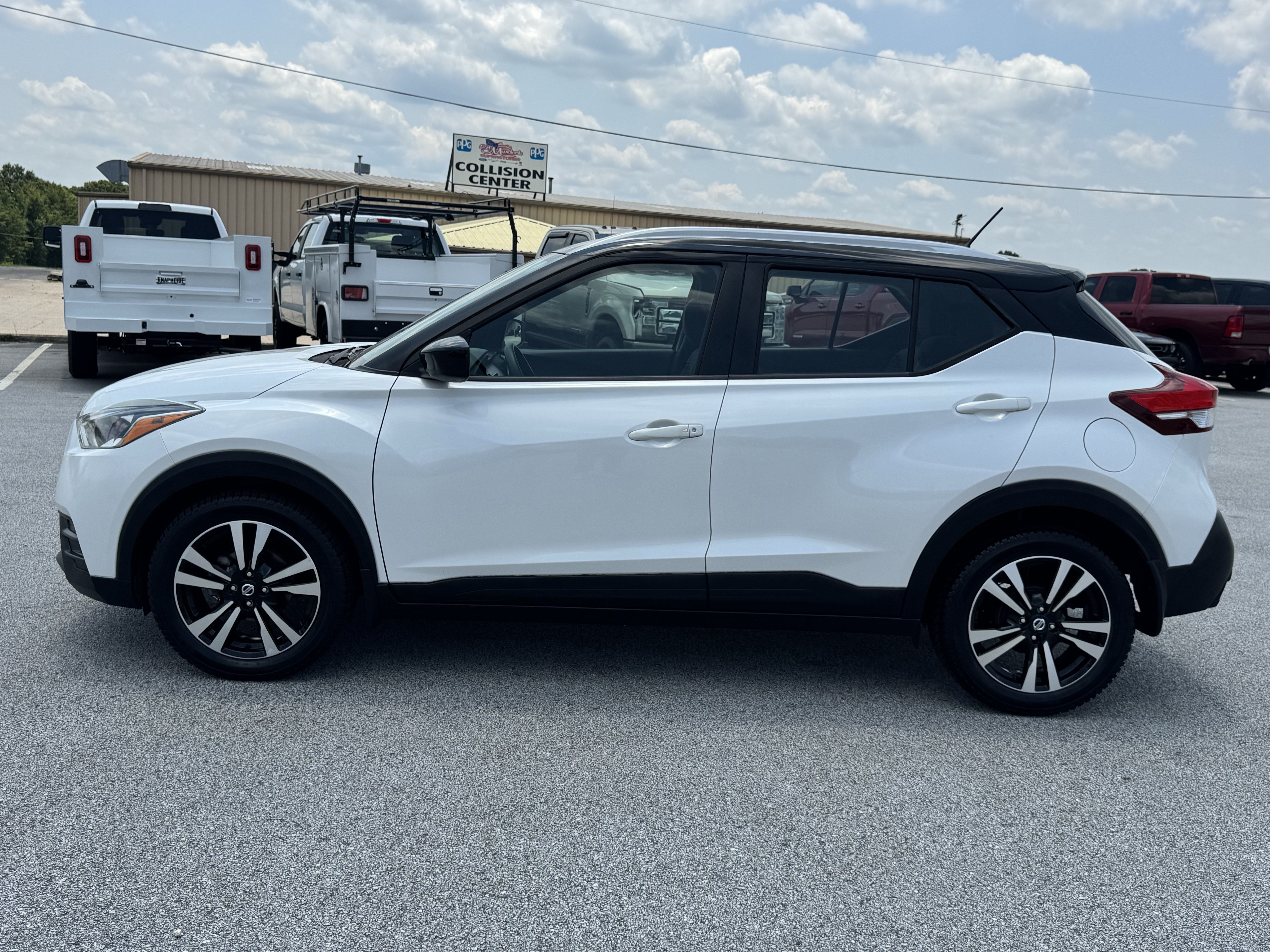 Used 2019 Nissan Kicks SV FWD image 8