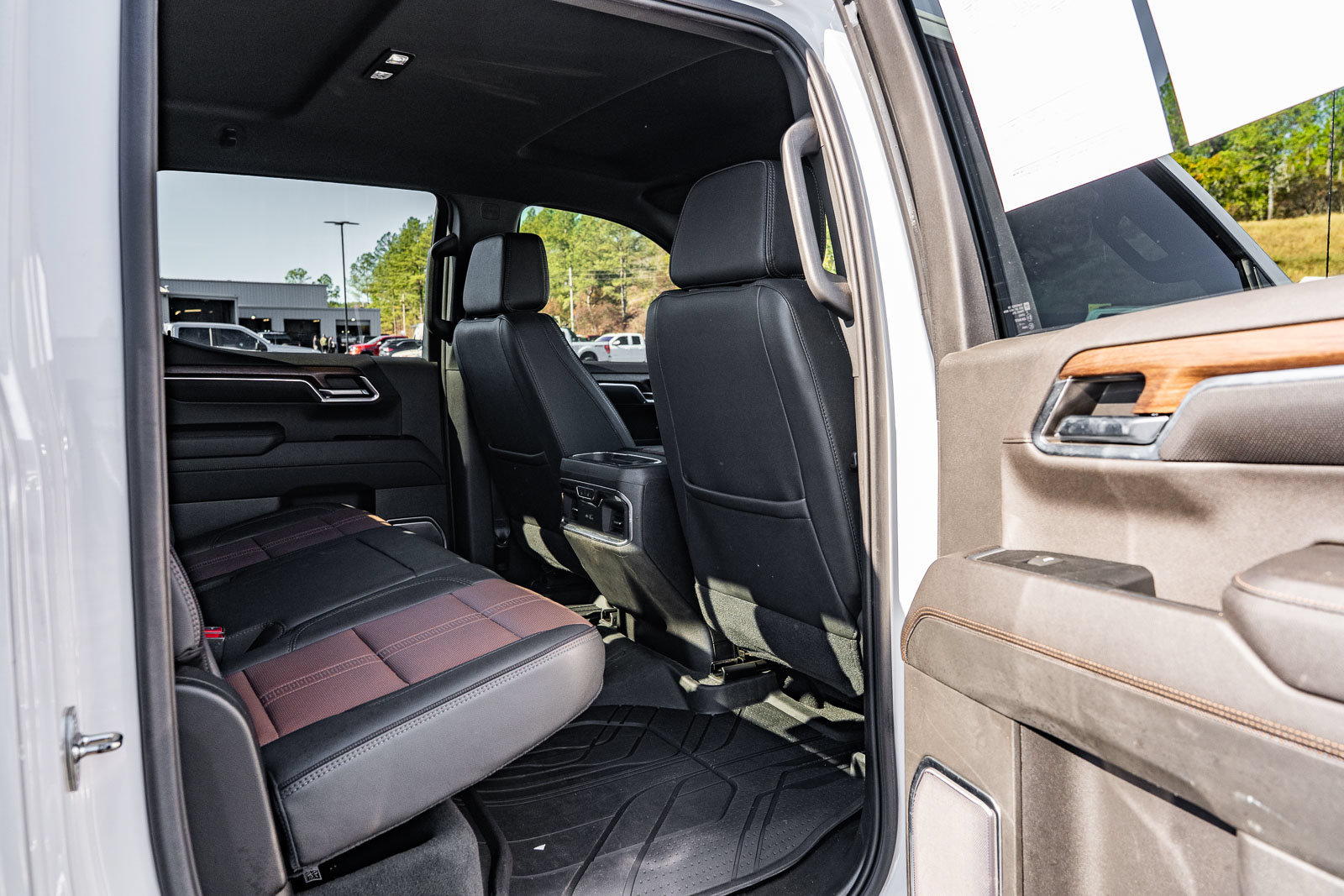 Used 2023 Chevrolet Silverado 1500 High Country w/ Technology Package AWD/4WD image 13