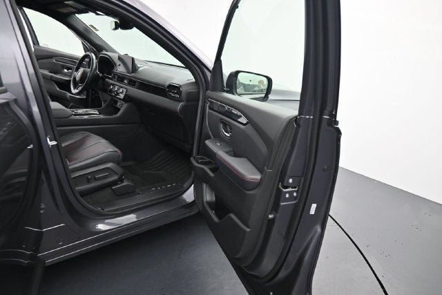 Used 2025 Honda Pilot Black Edition image 14