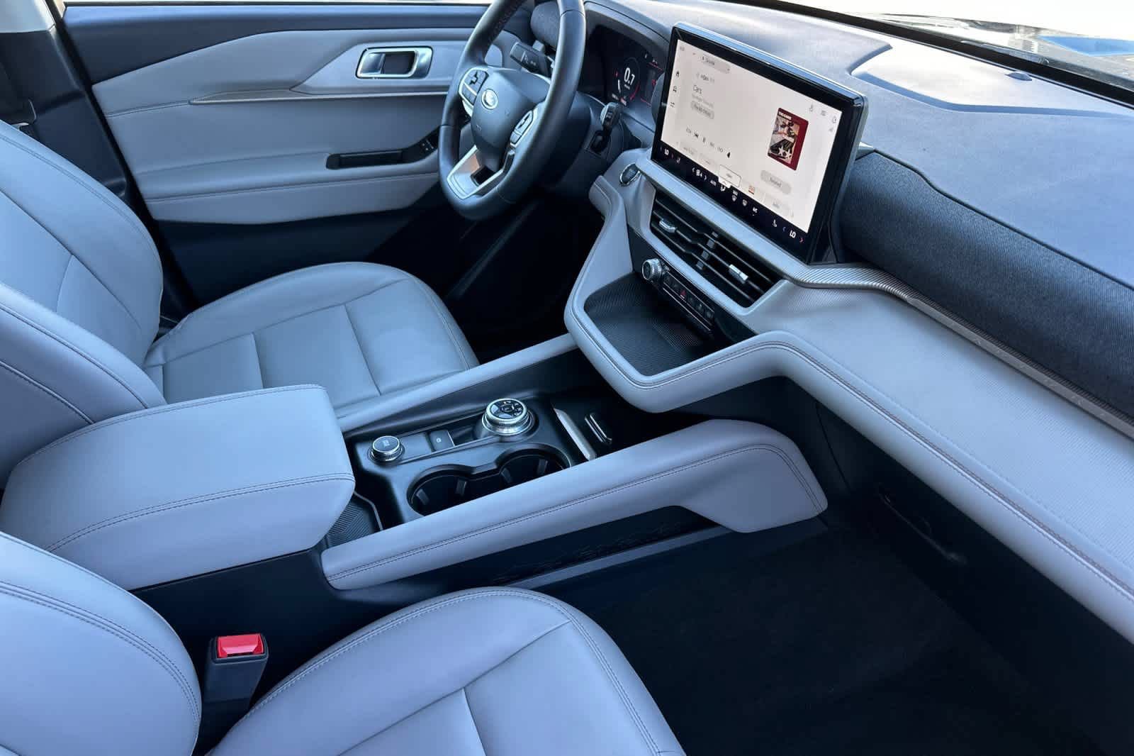 Certified 2025 Ford Explorer Active w/ Active Comfort Package AWD/4WD image 18