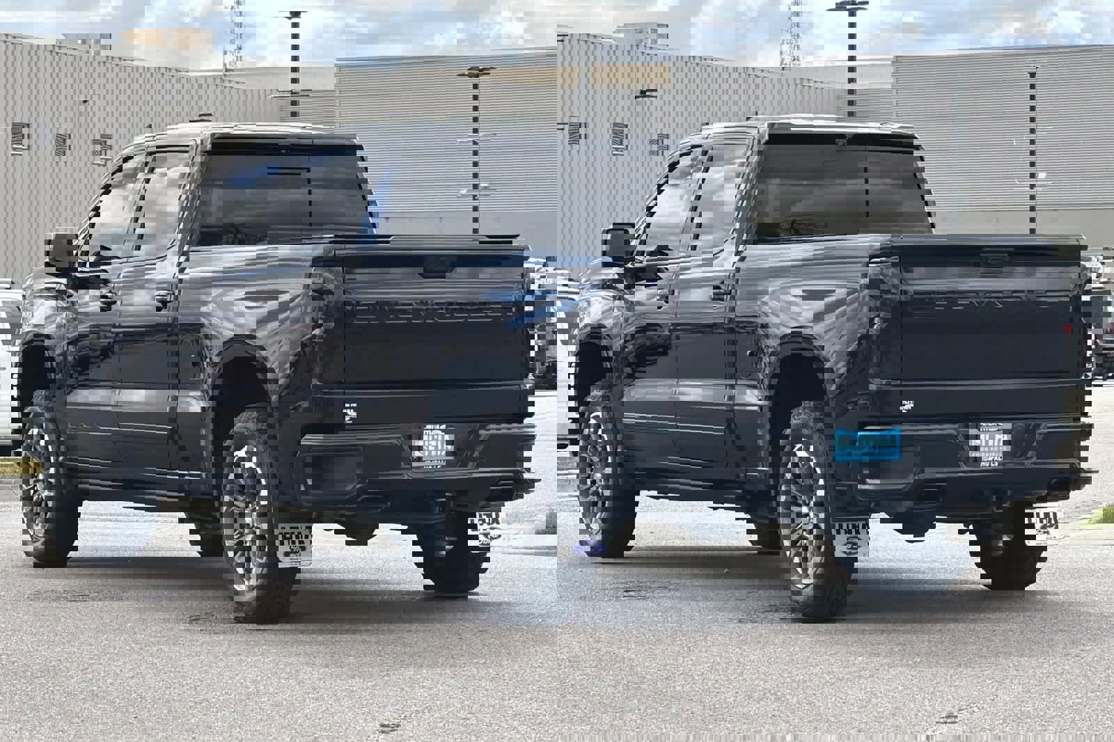 Used 2023 Chevrolet Silverado 1500 High Country w/ Technology Package image 3