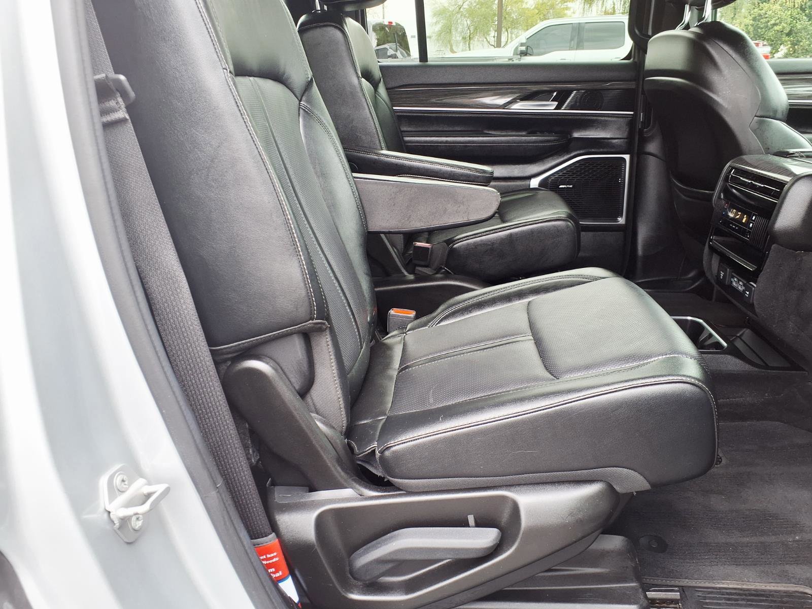 Used 2022 Jeep Wagoneer Series III w/ Flexible Seating Group image 14