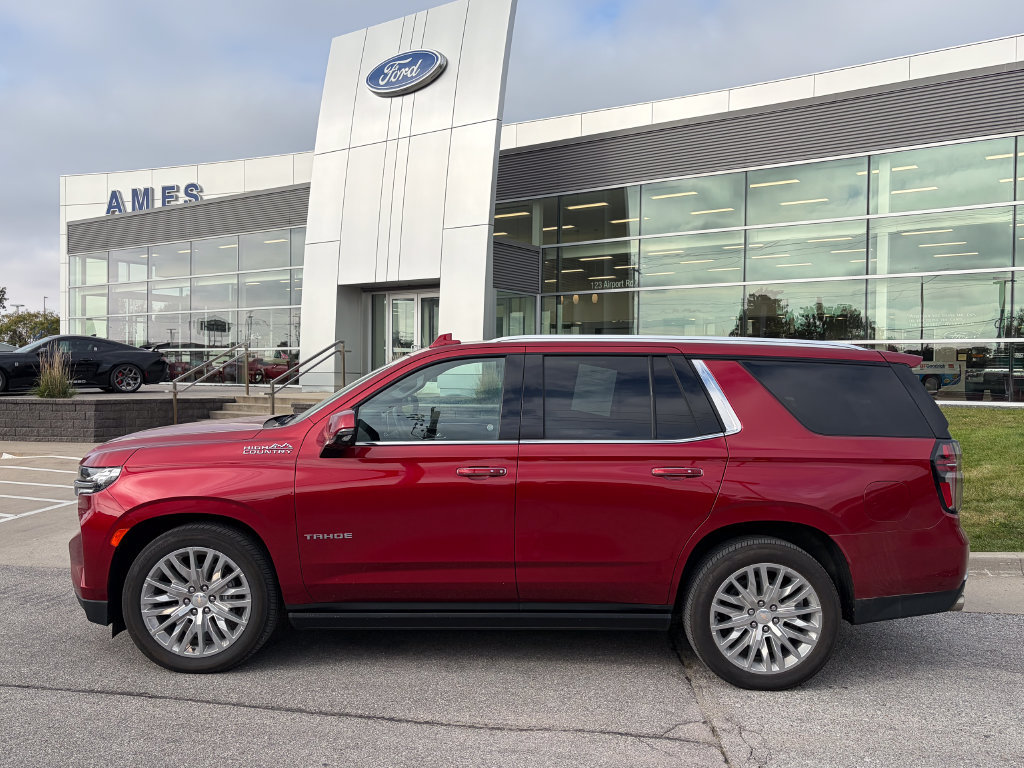 Used 2024 Chevrolet Tahoe High Country AWD/4WD image 3
