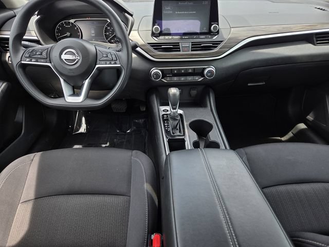 Used 2025 Nissan Altima 2.5 SV FWD image 8