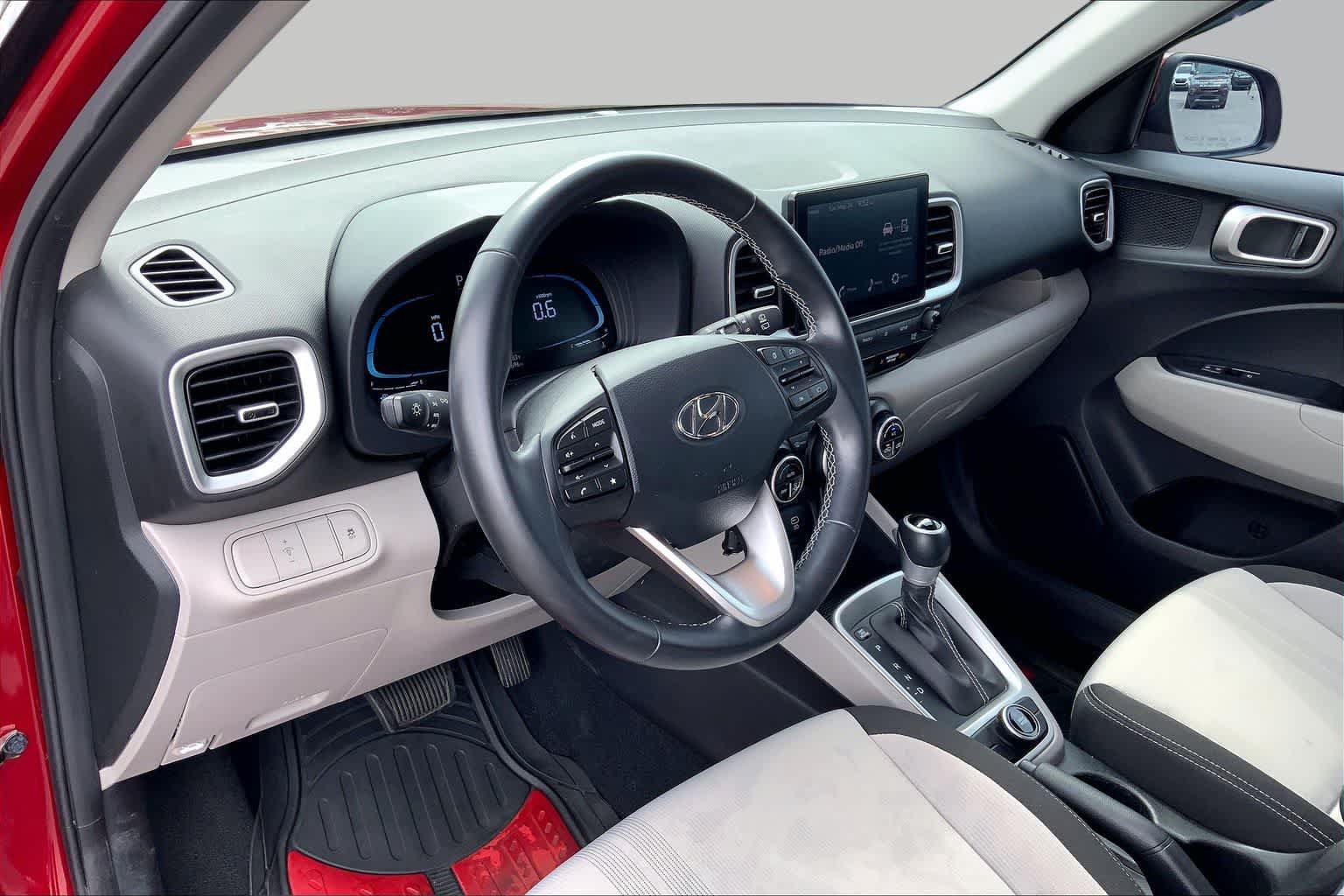 Used 2023 Hyundai Venue SEL FWD image 17
