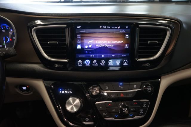 Used 2017 Chrysler Pacifica Touring-L image 21