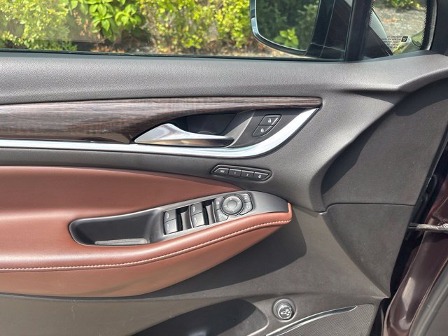 Used 2021 Buick Enclave Avenir w/ Avenir Technology Package AWD/4WD image 15