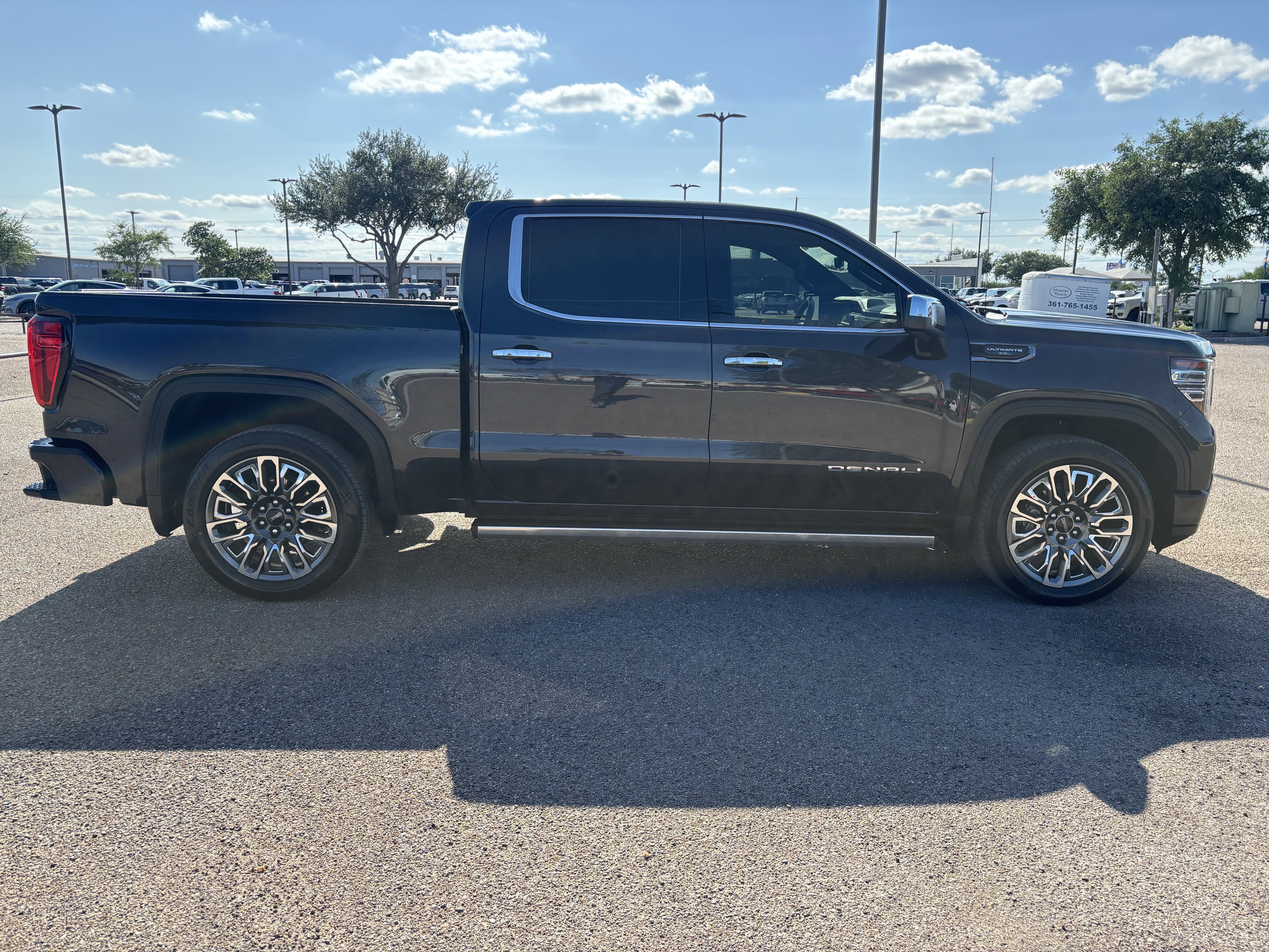 Used 2024 GMC Sierra 1500 Denali Ultimate AWD/4WD image 4