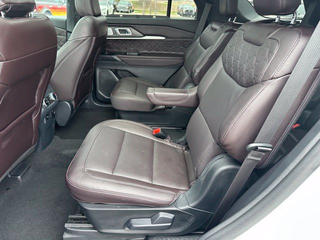 Certified 2025 Ford Explorer Platinum w/ Ultimate Package AWD/4WD image 16