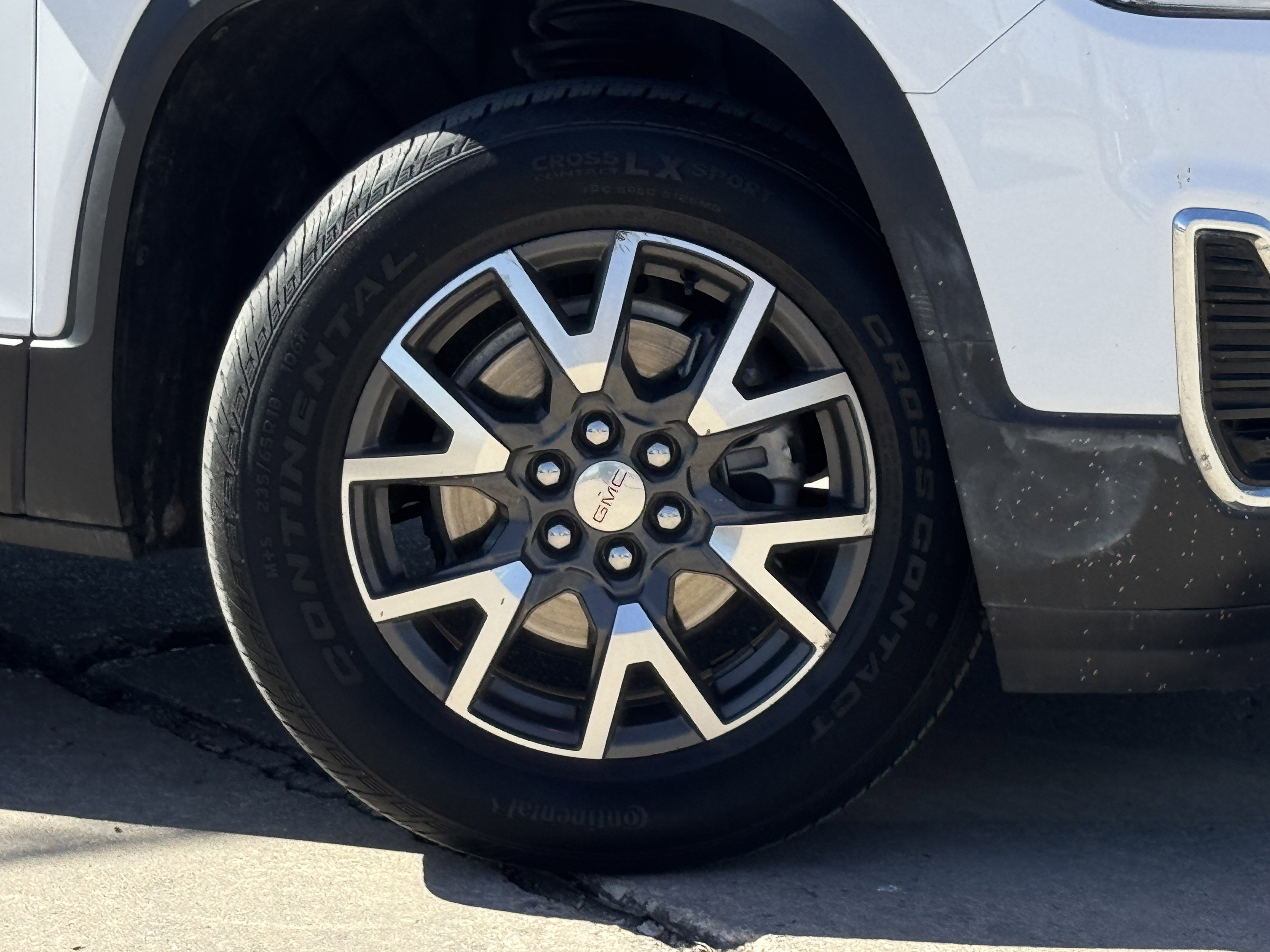 Used 2023 GMC Acadia SLE w/ Driver Convenience Package image 10