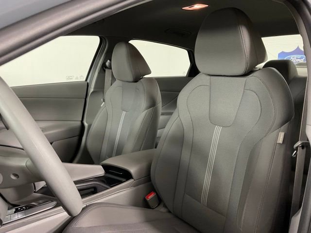 Used 2021 Hyundai Elantra SE image 13