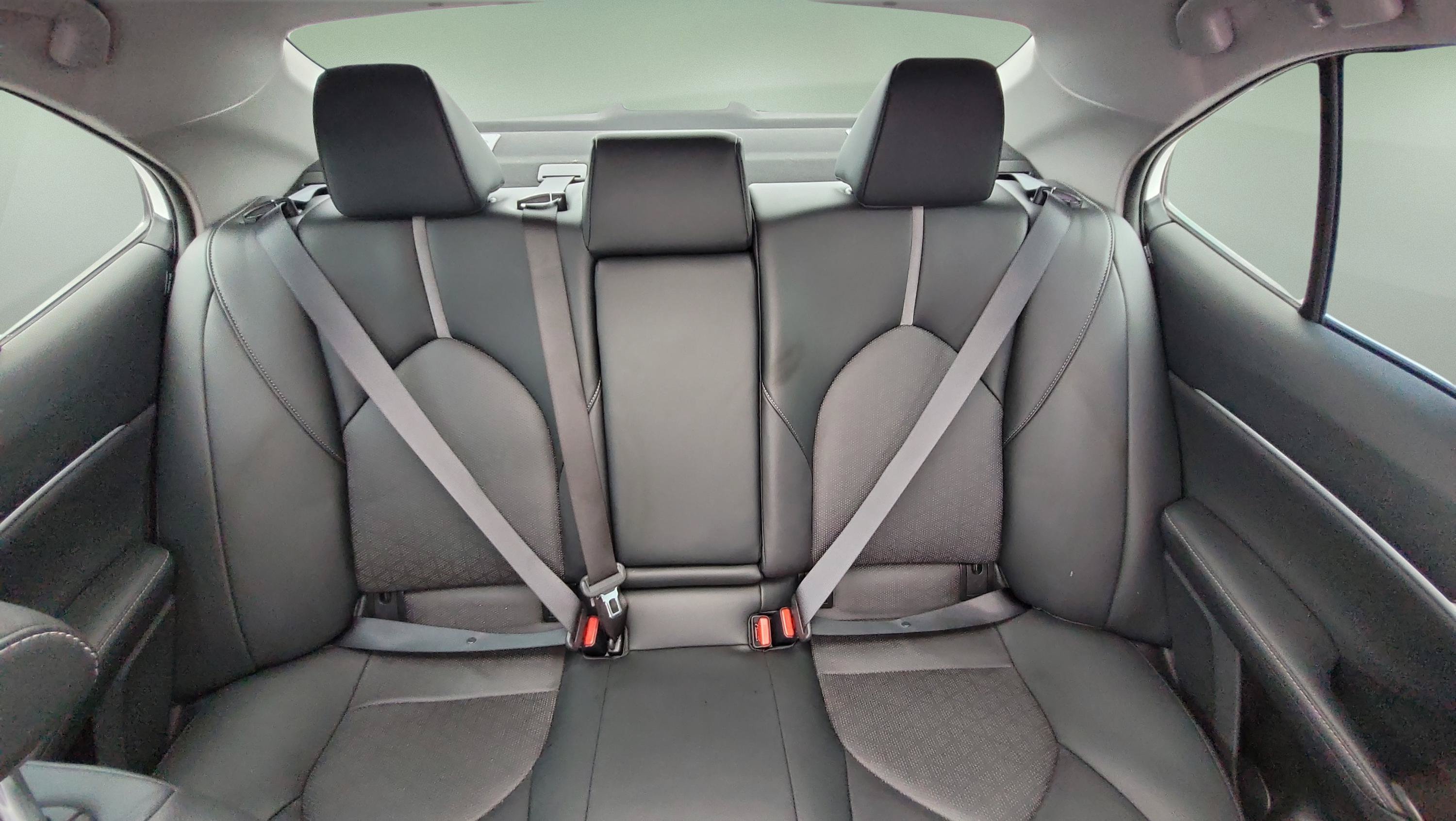 Used 2022 Toyota Camry XSE FWD image 18