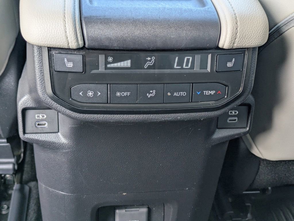 Used 2024 Toyota Grand Highlander AWD image 19