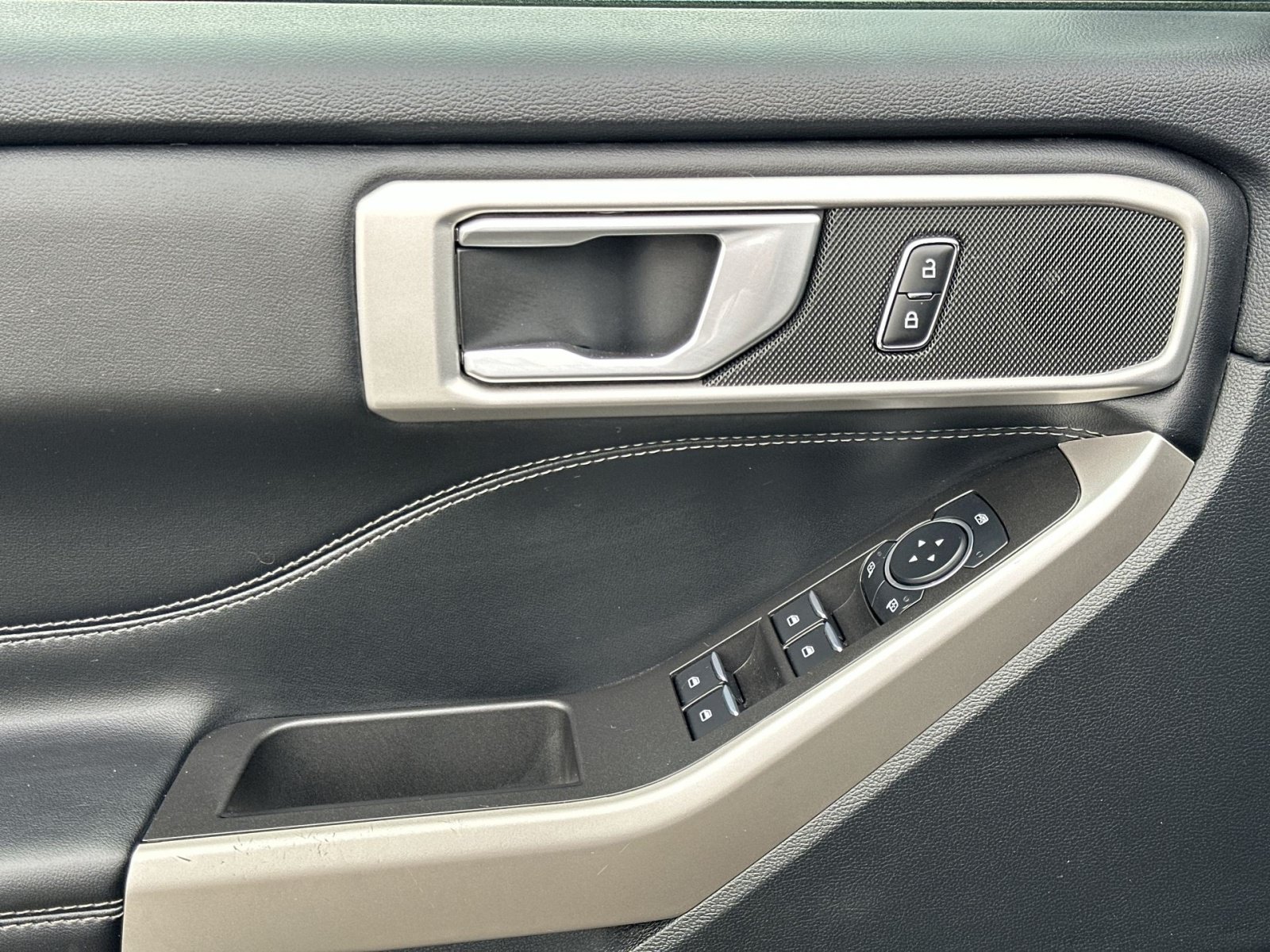 Certified 2023 Ford Explorer XLT AWD/4WD image 16