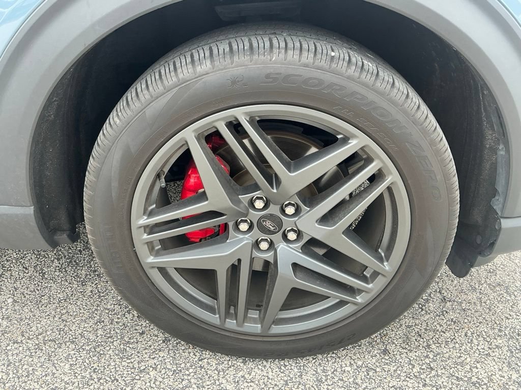 Certified 2025 Ford Explorer ST RWD image 21