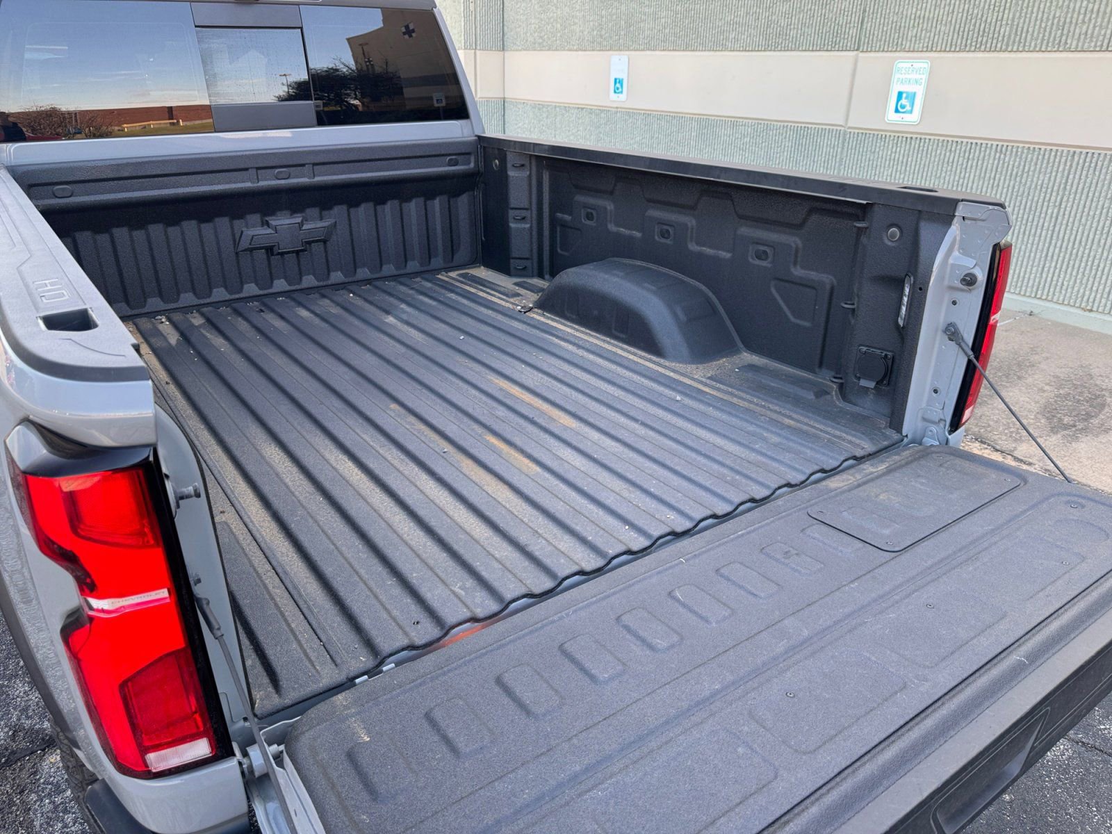 Used 2025 Chevrolet Silverado 2500 ZR2 w/ Technology Package image 17