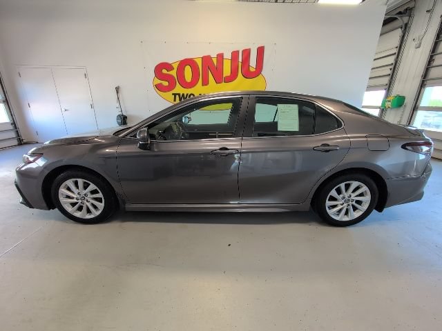 Used 2024 Toyota Camry SE AWD/4WD image 2