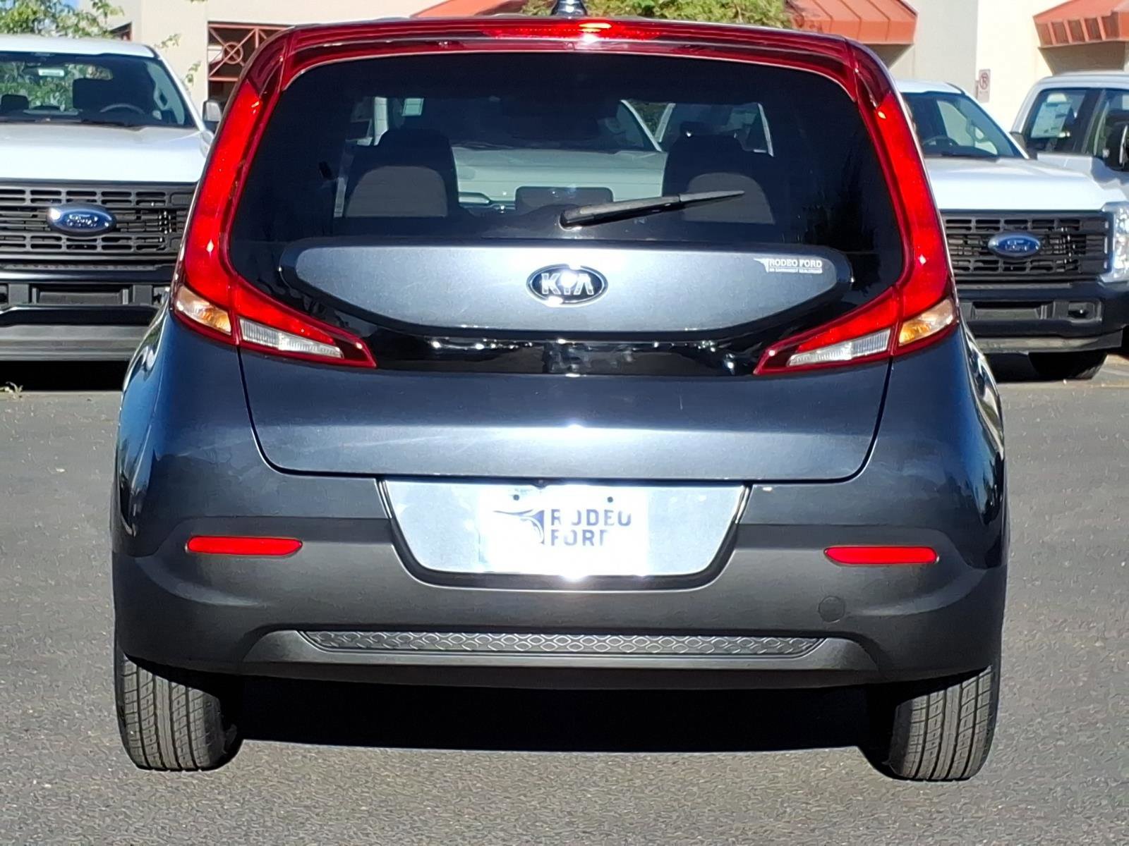 Used 2020 Kia Soul LX image 3