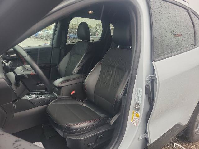 Certified 2025 Ford Escape ST-Line Select AWD/4WD image 17