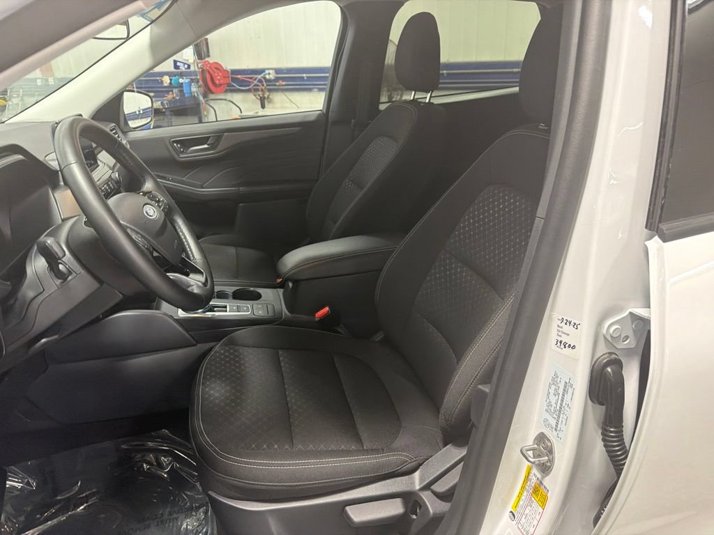 Certified 2025 Ford Escape Active AWD/4WD image 15