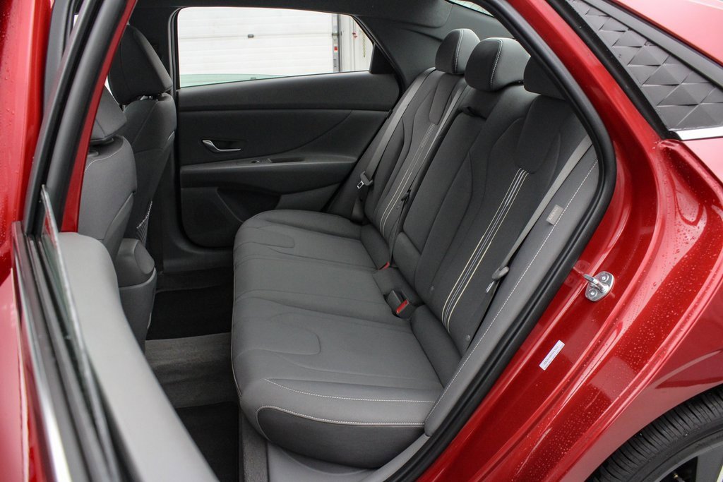 Used 2025 Hyundai Elantra SEL image 20