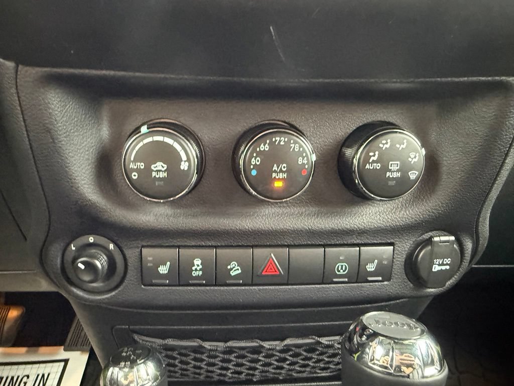 Used 2017 Jeep Wrangler Unlimited Sahara w/ Dual Top Group AWD/4WD image 30