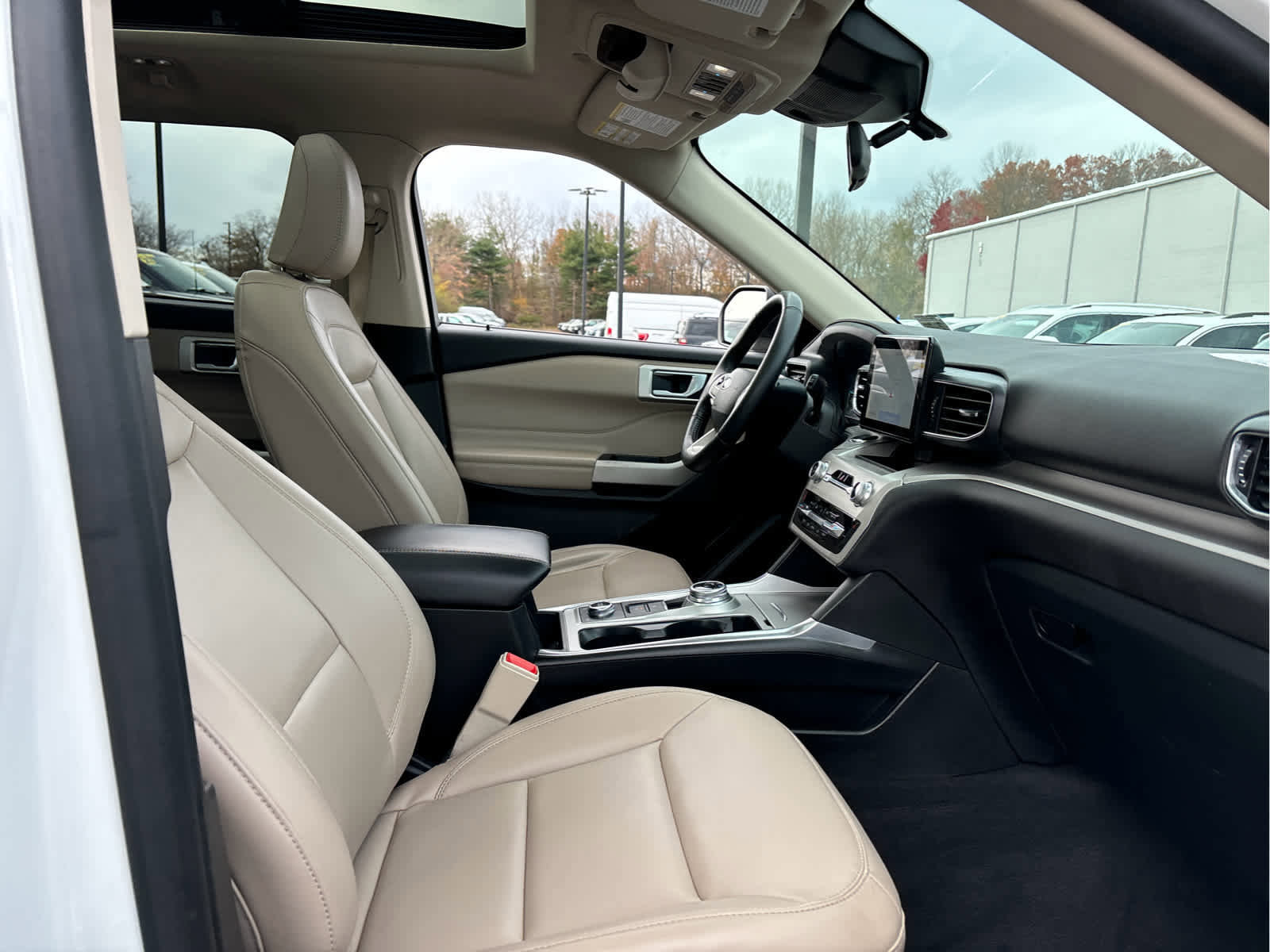 Certified 2022 Ford Explorer XLT w/ Equipment Group 202A image 31