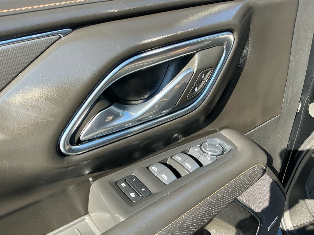 Used 2024 GMC Yukon AT4 w/ Technology Package AWD/4WD image 16