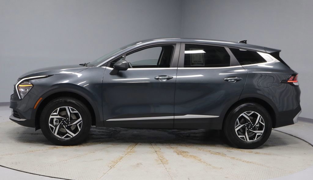 Used 2025 Kia Sportage LX AWD/4WD image 2