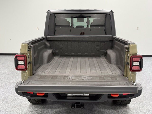 Used 2025 Jeep Gladiator Mojave w/ Convenience Group AWD/4WD image 8