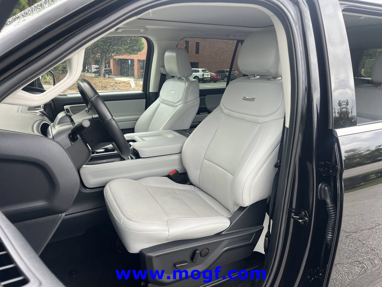 Certified 2025 Ford Expedition Platinum w/ Driver's Package AWD/4WD image 19