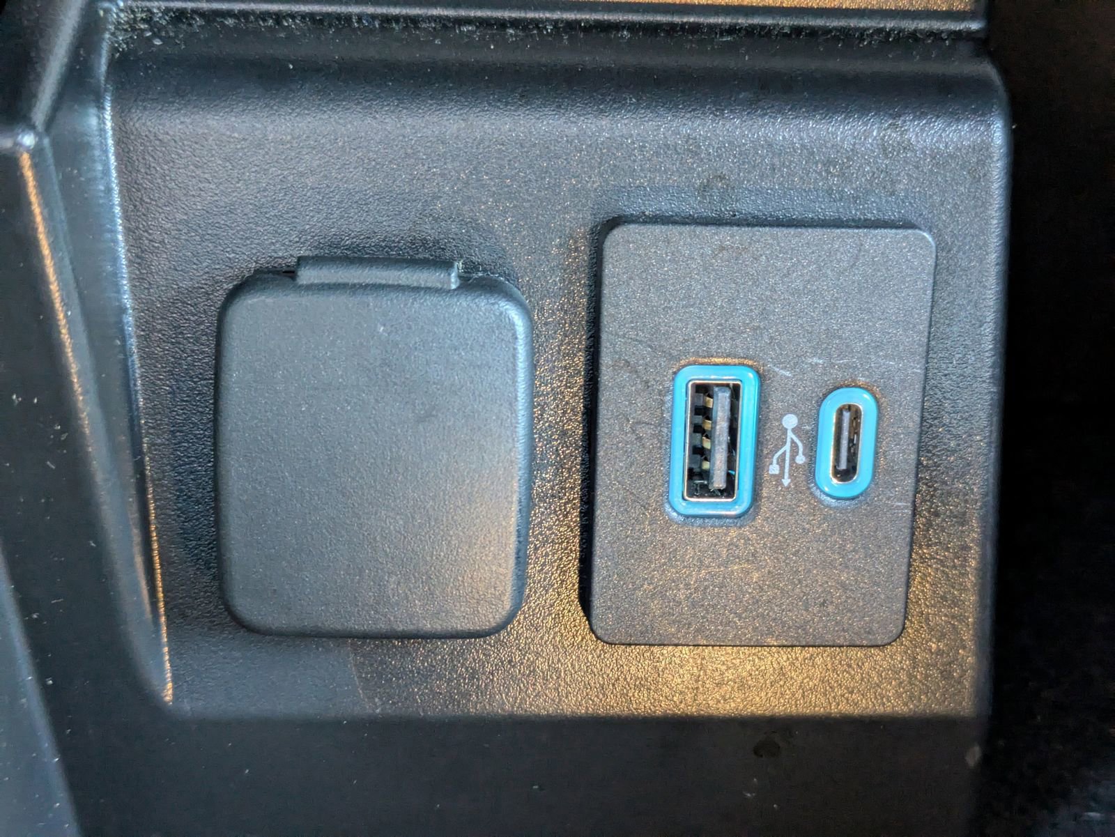 Certified 2023 Ford Explorer XLT w/ Equipment Group 202A image 23