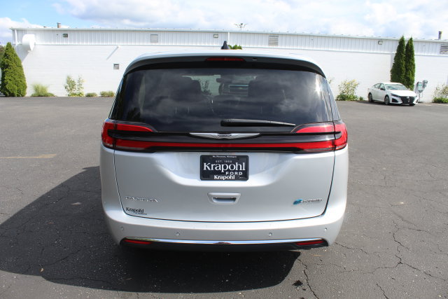Used 2024 Chrysler Pacifica Limited FWD image 6